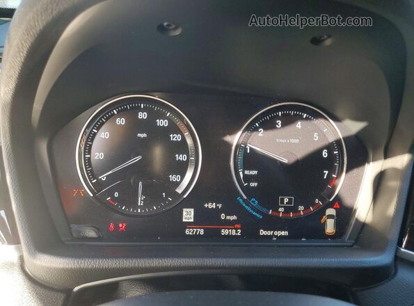 WBXJG7C05M5S14918 2021 BMW X1 Gold Vista del cuadro de instrumentos