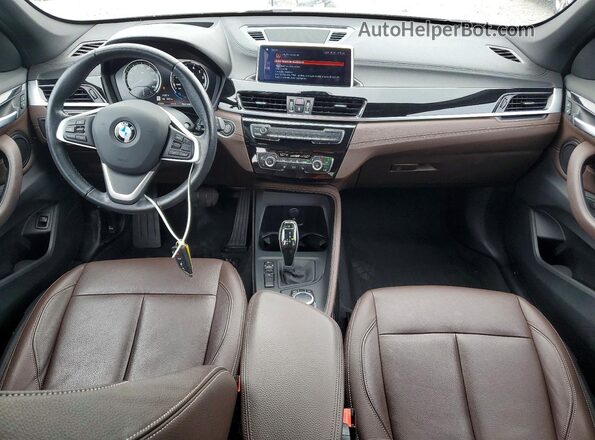 WBXJG7C06M5T42455 2021 BMW X1 Black Առջևի վահանակի տեսք