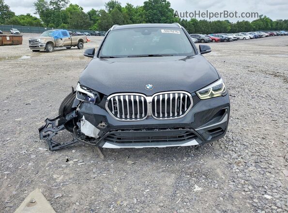 WBXJG7C06M5T42455 2021 BMW X1 Black Դիմացի տեսք