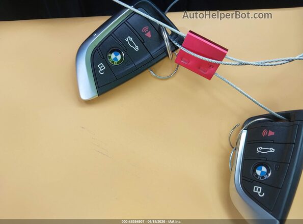 WBXJG7C08L5R93746 2020 BMW X1 Серебряный Вид панели приборов