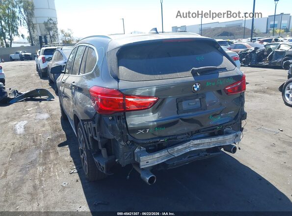 WBXJG7C09M5S53575 2021 BMW X1 Gray Դիմացի տեսք
