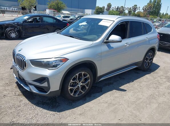 WBXJG7C09M5S82073 2021 BMW X1 Серебряный Передняя левая четверть