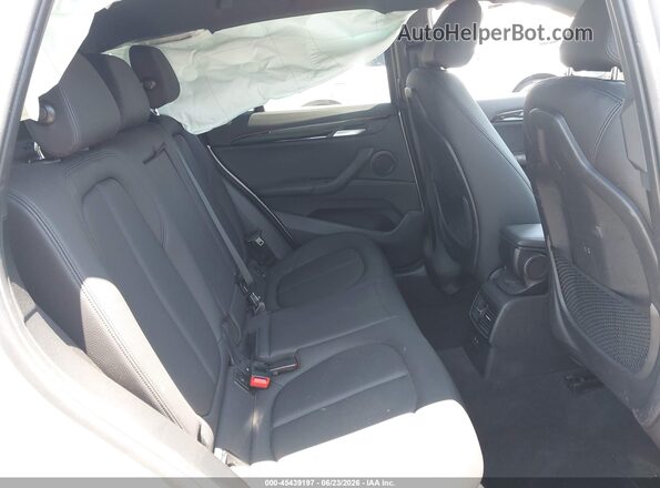 WBXJG7C09M5S82073 2021 BMW X1 Серебряный Вид наклейки с VIN-кодом