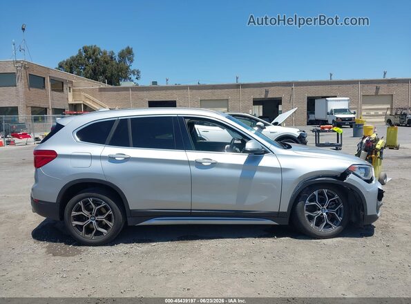 WBXJG7C09M5S82073 2021 BMW X1 Серебряный Вид щитка приборов