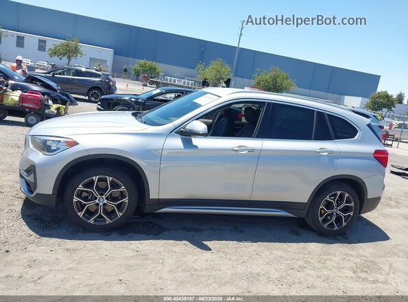 WBXJG7C09M5S82073 2021 BMW X1 Серебряный Вид задней части салона