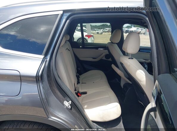 WBXJG7C0XM5U46513 2021 BMW X1 Gray Вид наклейки з VIN-кодом