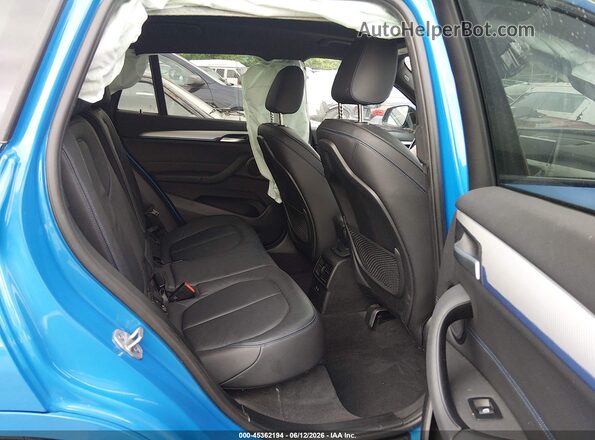 WBXJG9C01M5T65959 2021 BMW X1 Blue Vista de la etiqueta del VIN
