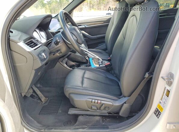 WBXJG9C01M5U27408 2021 BMW X1 Белый Вид салона спереди