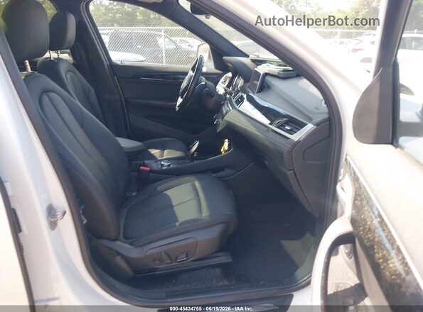 WBXJG9C02L5R84939 2020 BMW X1 White Front interior view