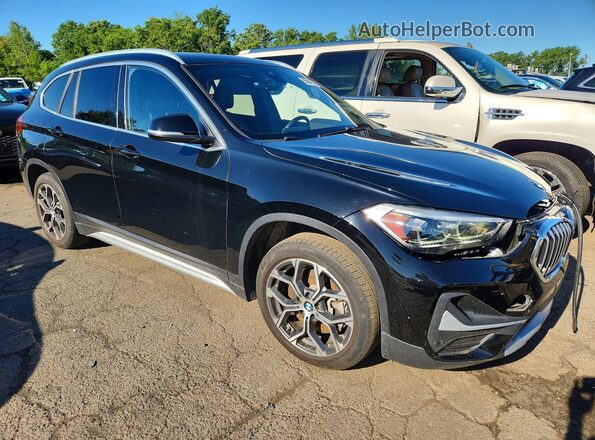 WBXJG9C06M5T69215 2021 BMW X1 Черный Передняя правая четверть