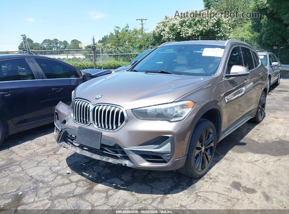 WBXJG9C08L5R21330 2020 BMW X1 Brown Vista tres cuartos delantera izquierda
