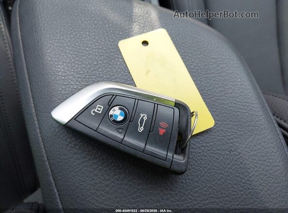 WBXYH9C03M5S76440 2021 BMW X2 Gray Dashboard view