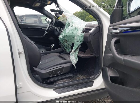 WBXYH9C04L5P23999 2020 BMW X2 White Front interior view