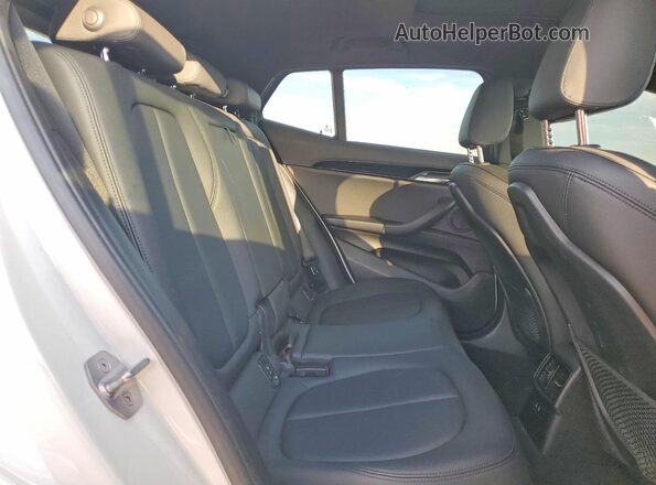 WBXYH9C07L5P36097 2020 BMW X2 Белый Вид задней части салона