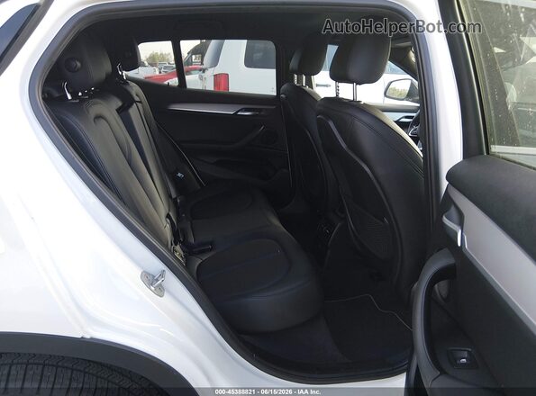 WBXYJ1C00L5R20741 2020 BMW X2 Белый Вид наклейки с VIN-кодом
