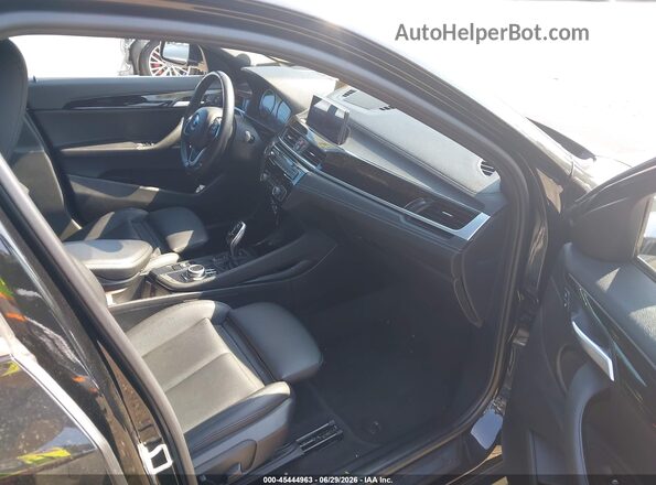 WBXYJ1C04N5T48740 2022 BMW X2 Black წინა სალონის ხედი