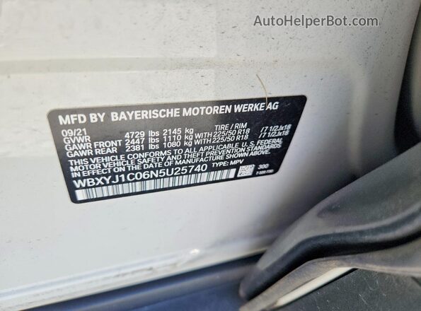 WBXYJ1C06N5U25740 2022 BMW X2 White Vista del compartimento del motor