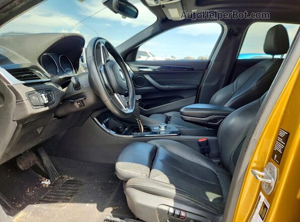 WBXYJ3C37JEB37857 2018 BMW X2 Gold Front interior view
