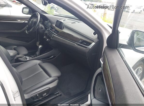 WBXYJ3C39JEP75797 2018 BMW X2 White Vista interior delantera