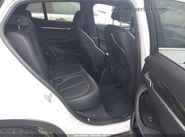 WBXYJ3C39JEP75797 2018 BMW X2 White Vista de la etiqueta del VIN