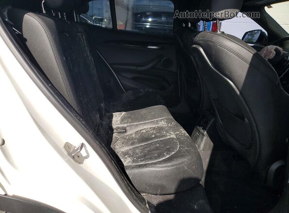 WBXYJ3C56K5N14159 2019 BMW X2 White Սալոնի հետևի տեսք
