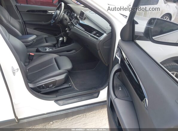 WBXYJ3C59KEP76967 2019 BMW X2 White Widok wnętrza z przodu