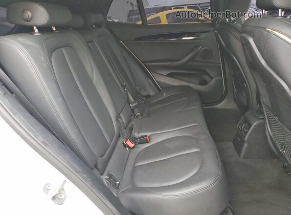 WBXYJ3C59KEP77150 2019 BMW X2 White Widok wnętrza z tyłu