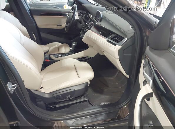 WBXYJ5C35JEF77376 2018 BMW X2 Brown Front interior view
