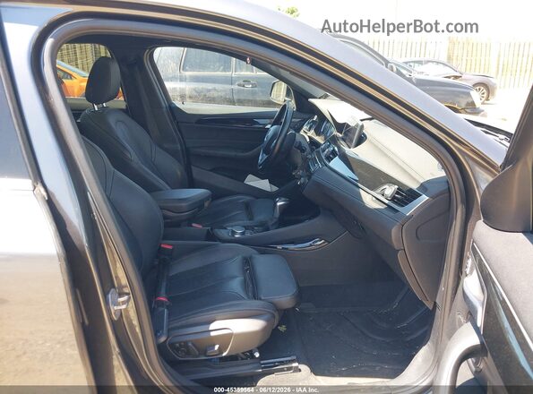 WBXYJ5C38JEF70955 2018 BMW X2 Gray Front interior view