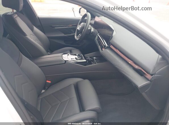 WBY33FK09RCR39288 2024 BMW OTHER White Widok wnętrza z przodu