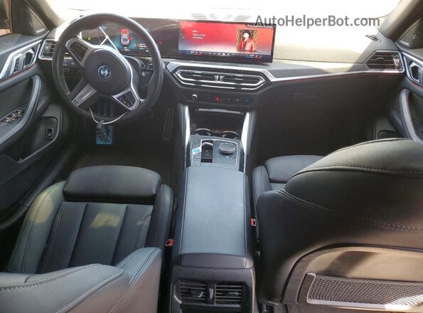 WBY43AW04RFS79810 2024 BMW I4 Gray Vista del salpicadero