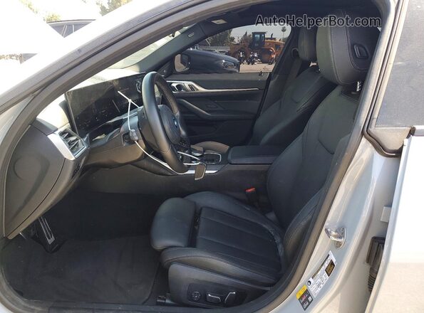 WBY43AW04RFS79810 2024 BMW I4 Gray Vista interior delantera