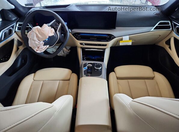 WBY43HD02SFU96922 2025 BMW I4 Red Widok deski rozdzielczej