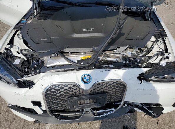 WBY43HD05SFV09727 2025 BMW I4 Белый Вид задней части салона