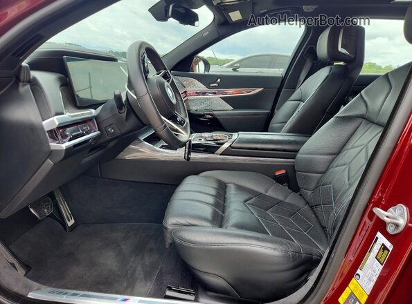 WBY53EJ05PCL62213 2023 BMW OTHER Maroon Vista interior delantera