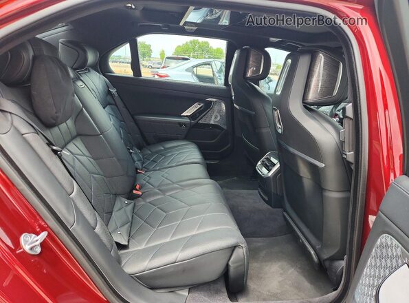 WBY53EJ05PCL62213 2023 BMW OTHER Maroon Vista de los asientos traseros