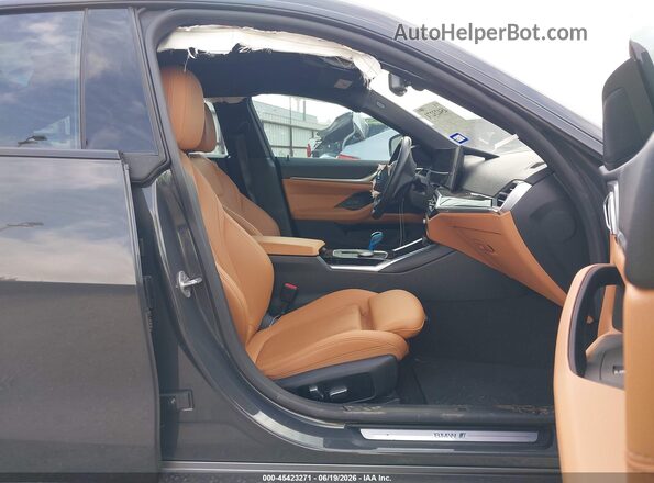 WBY73AW03PFN73287 2023 BMW I4 Gray Vista interior delantera