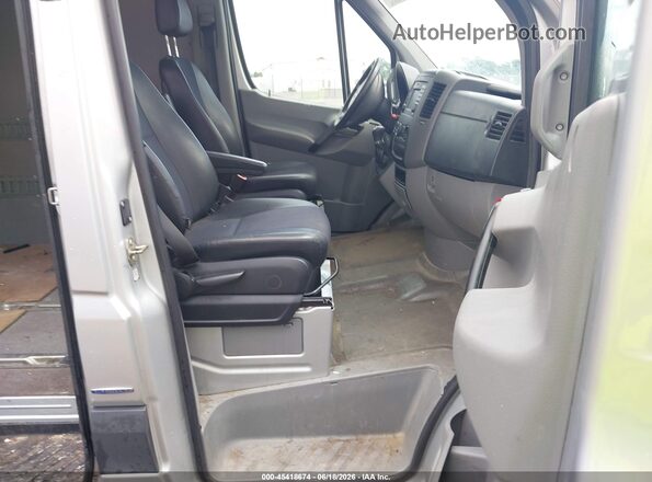 WD3PE8CD1GP178587 2016 MERCEDES-BENZ SPRINTER Silver Widok wnętrza z przodu