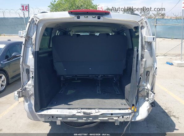 WD4PG2EE5H3242390 2017 MERCEDES-BENZ METRIS Silver Widok z przodu