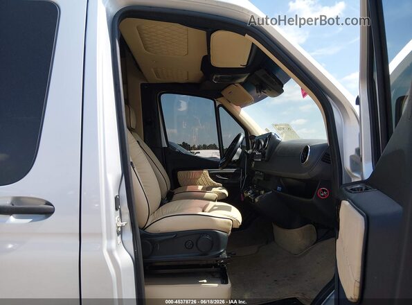 WDAPF0CD1KP179559 2021 MERCEDES-BENZ SPRINTER 3500XD Silver Սալոնի դիմացի տեսք