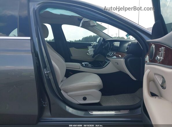 WDDZF4JB7HA114828 2017 MERCEDES-BENZ E-CLASS Gray Вид салону спереду