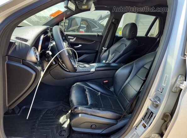 WDC0G4JB1HV009513 2017 MERCEDES-BENZ GLC-CLASS Silver Widok wnętrza z przodu