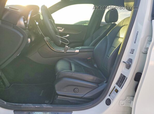 WDC0G4JB3HF257112 2017 MERCEDES-BENZ GLC-CLASS White Вид салону спереду