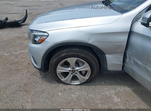 WDC0G4JB4JV064124 2018 MERCEDES-BENZ GLC 300 Серебряный Вид спереди