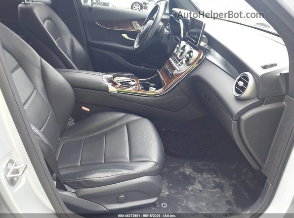 WDC0G4JB9HF116884 2017 MERCEDES-BENZ GLC 300 Silver Вид салону спереду