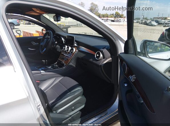 WDC0G4JBXJV093806 2018 MERCEDES-BENZ GLC 300 Silver Սալոնի դիմացի տեսք