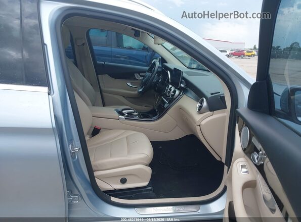 WDC0G4KB2HF237156 2017 MERCEDES-BENZ GLC 300 Light Blue Սալոնի դիմացի տեսք