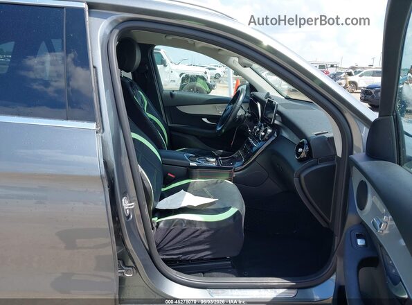 WDC0G4KB9HF142545 2017 MERCEDES-BENZ GLC 300 Silver Вид салону спереду