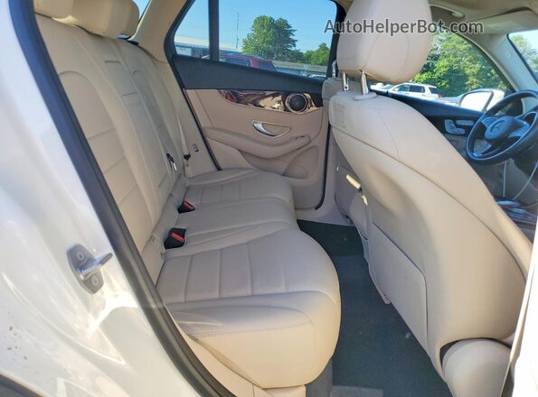 WDC0G4KB9JV015743 2018 MERCEDES-BENZ GLC-CLASS White Widok wnętrza z tyłu