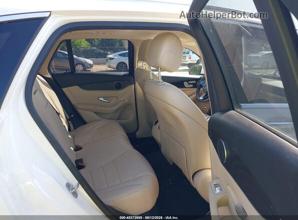 WDC0G4KBXGF075694 2016 MERCEDES-BENZ GLC 300 White VIN sticker view